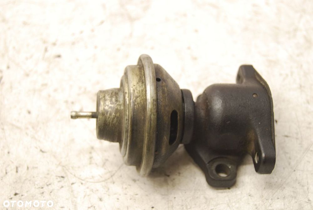 ZAWÓR EGR 028131501A 1.9 TDI VW PASSAT B4 B5 GOLF III 028131501E - 3