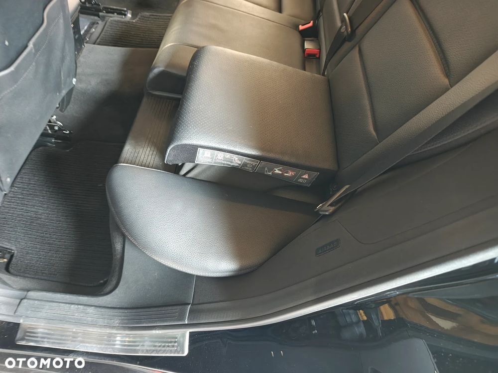 Mercedes-Benz Klasa E 200 CGI BlueEff - 31