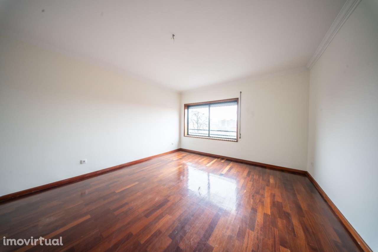 Apartamento T3 Renovado com Suite, Garagem e Elevador | Ermesinde - Grande imagem: 3/26