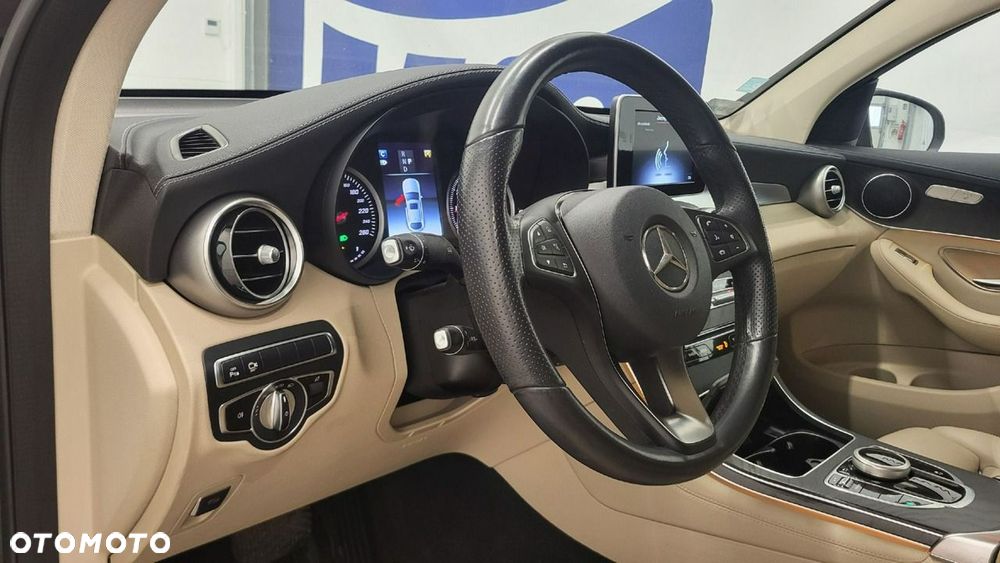Mercedes-Benz GLC - 12