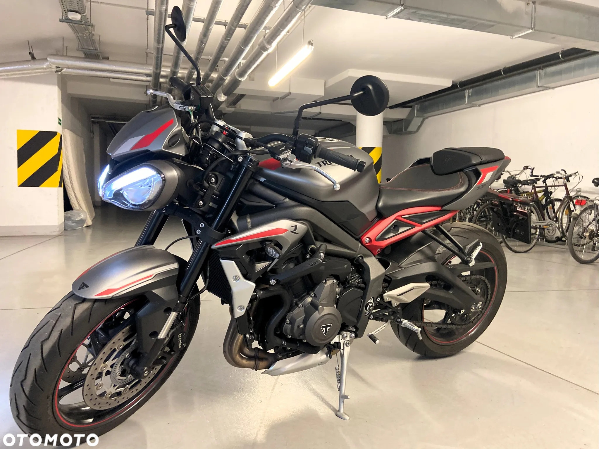 Triumph Street Triple - 14