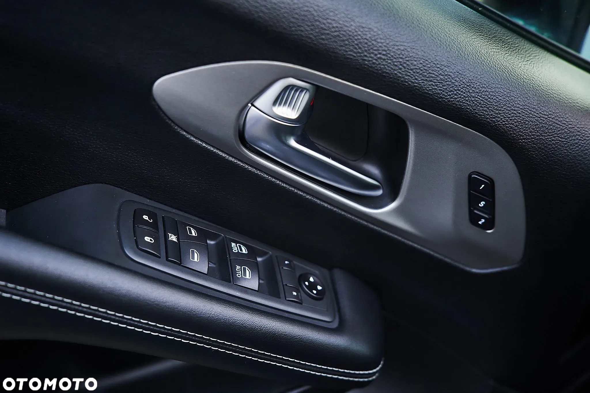 Chrysler Pacifica - 25