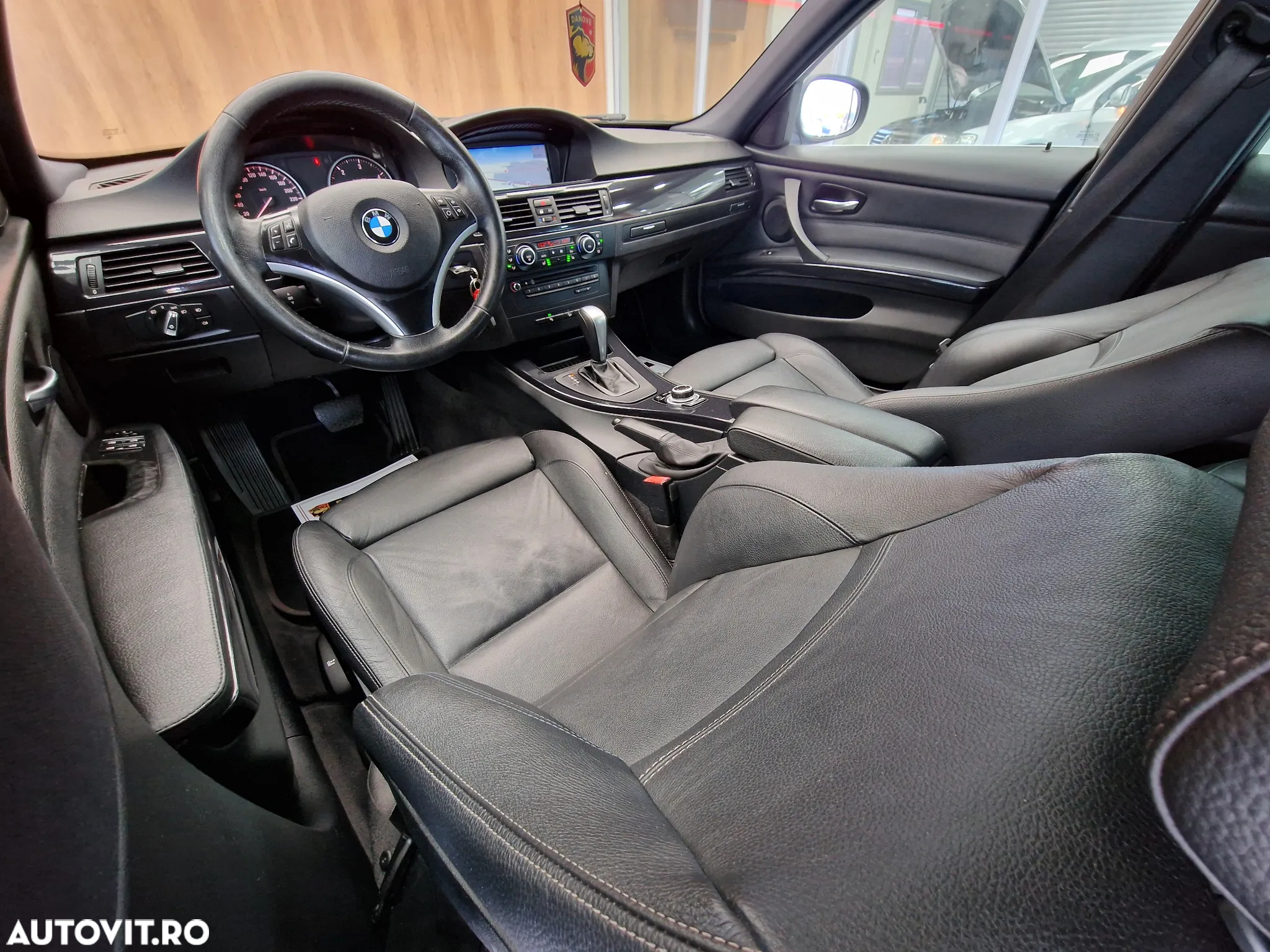 BMW Seria 3 320d DPF Touring Aut. - 16