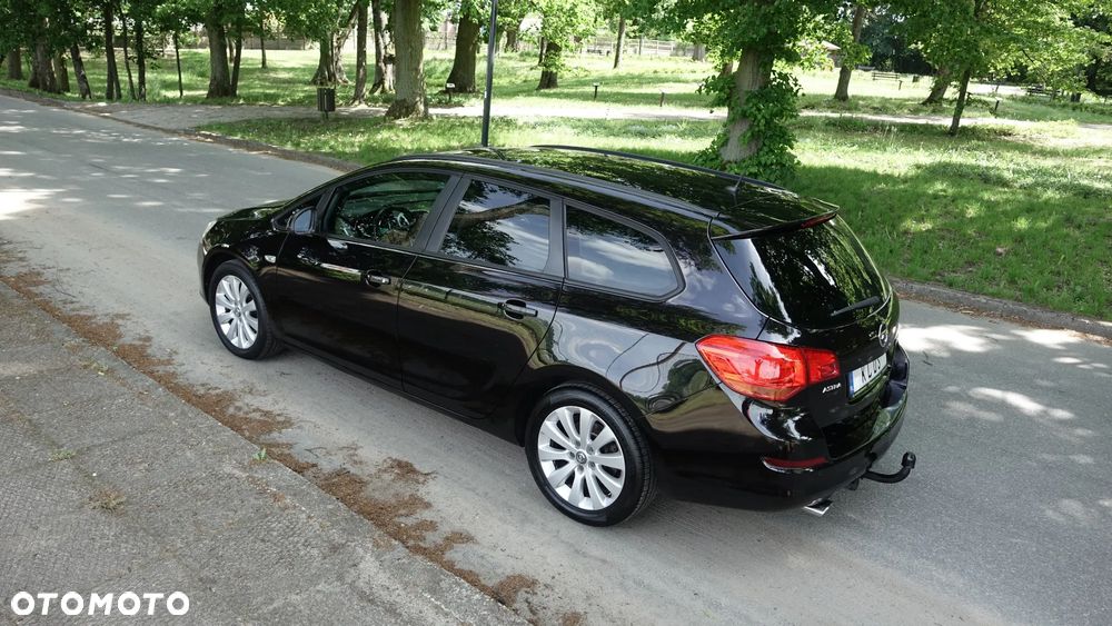 Opel Astra 1.6 Turbo - 29