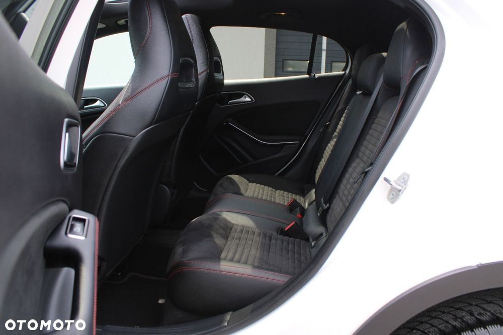 Mercedes-Benz GLA - 22