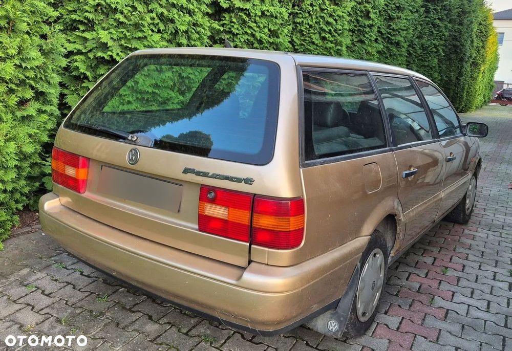 Volkswagen Passat - 1