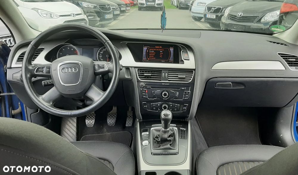 Audi A4 Limousine - 11