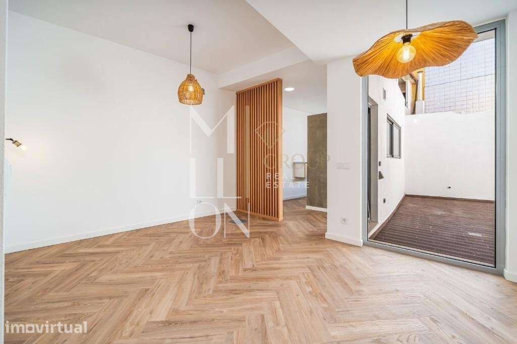 Apartamento T2 Totalmente Remodelado com Quintal Privado no Centro de - Grande imagem: 2/37