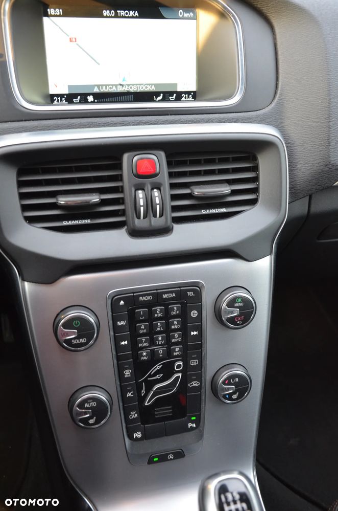 Volvo V40 Cross Country D2 Momentum - 19