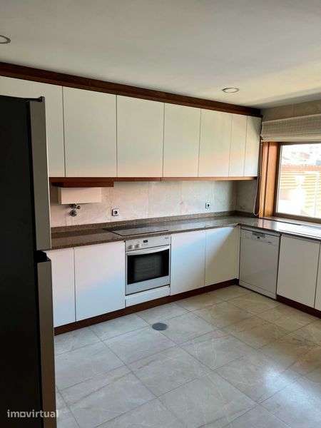 Excelente Apartamento T3 com Garagem Fechada (Box) no Centro - Grande imagem: 4/10