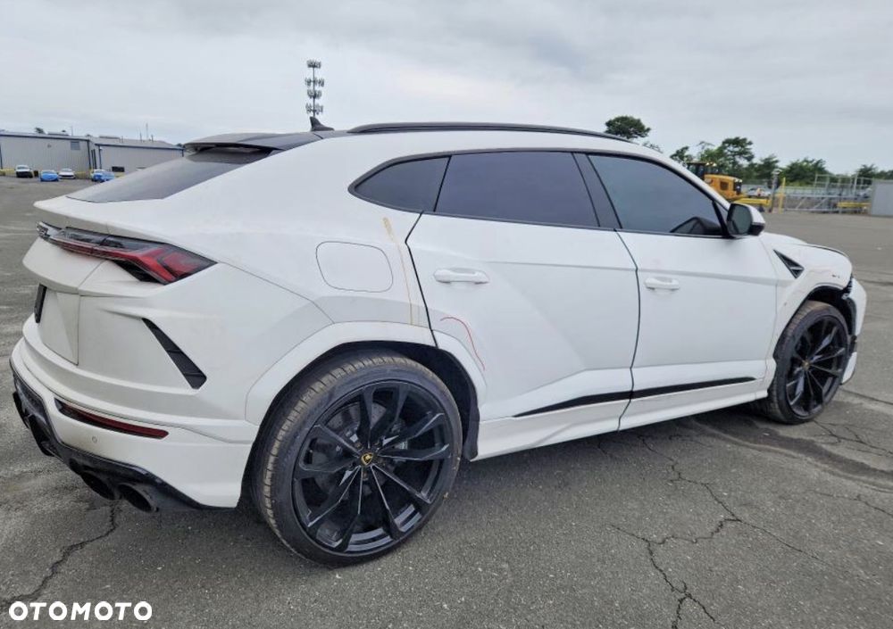 Lamborghini Urus - 1