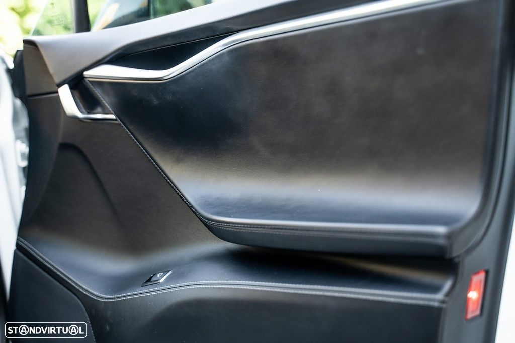 Tesla Model S - 9