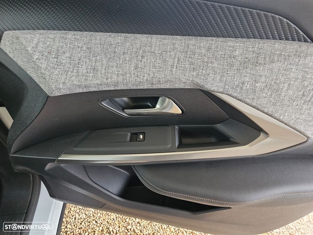 Peugeot 3008 1.2 Hybrid Allure e-DCS6 - 12