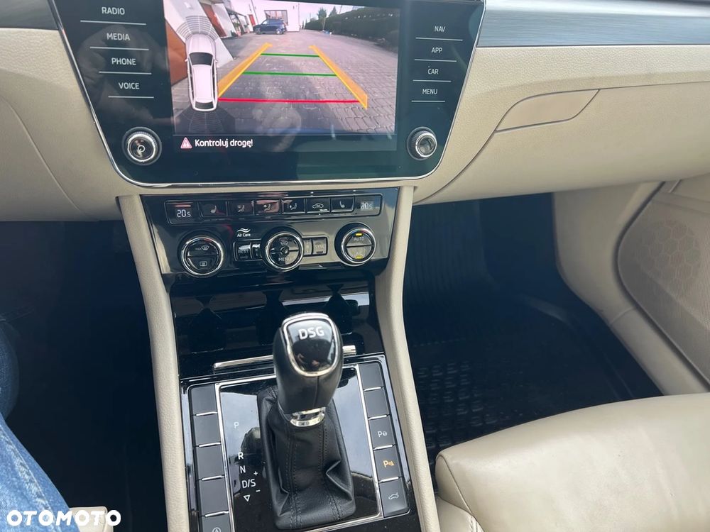 Skoda Superb 2.0 TDI DSG Premium Edition - 20
