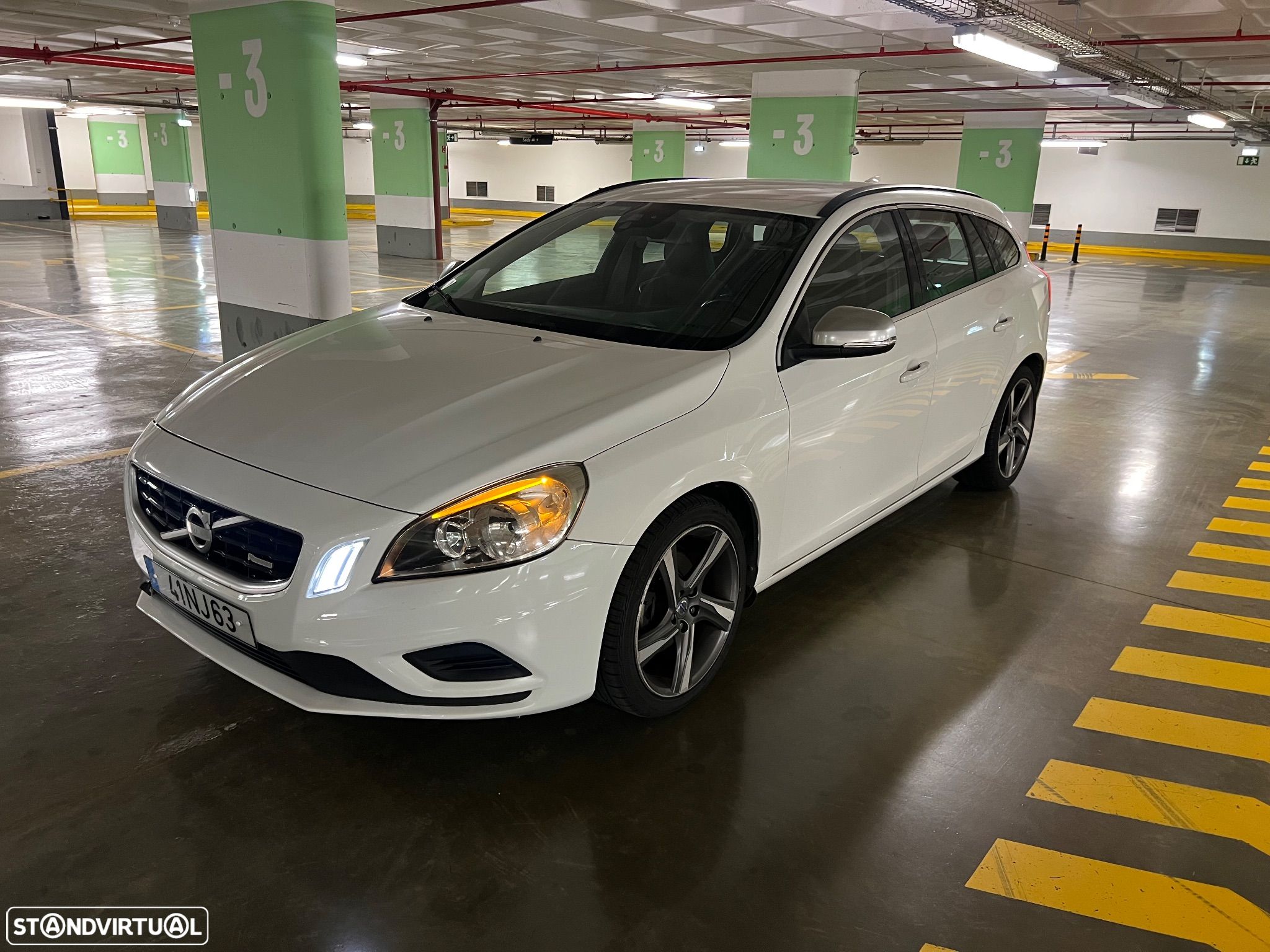 Volvo V60 1.6 D2 Drive R-Design Powershift Start/Stop - 1