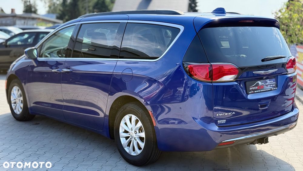 Chrysler Pacifica - 10