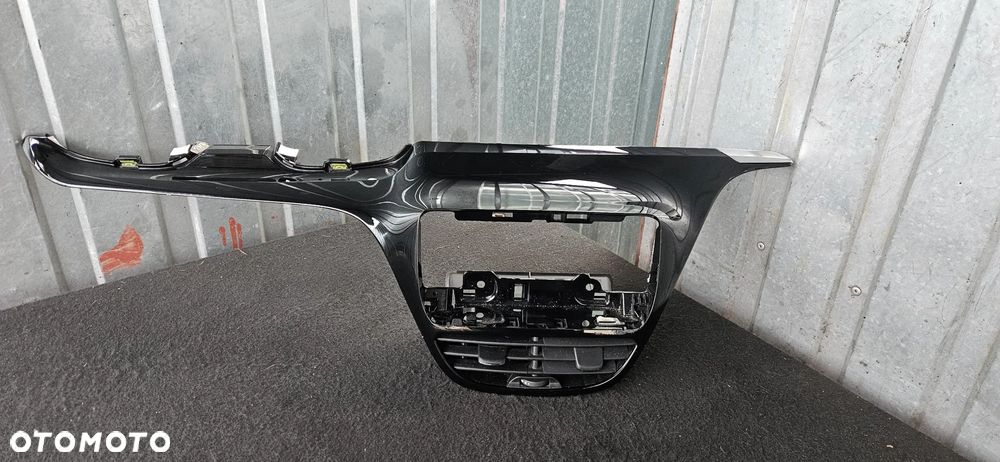 Panel środkowy dekor deski kratka nawiewu Peugeot 2008