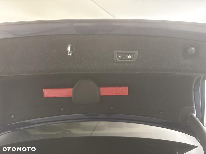 BMW Seria 3 318i - 24