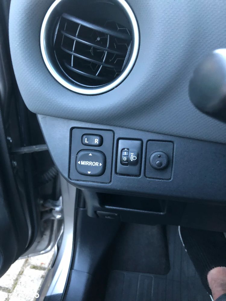 Toyota Yaris Hybrid 100 Selection Passion - 28