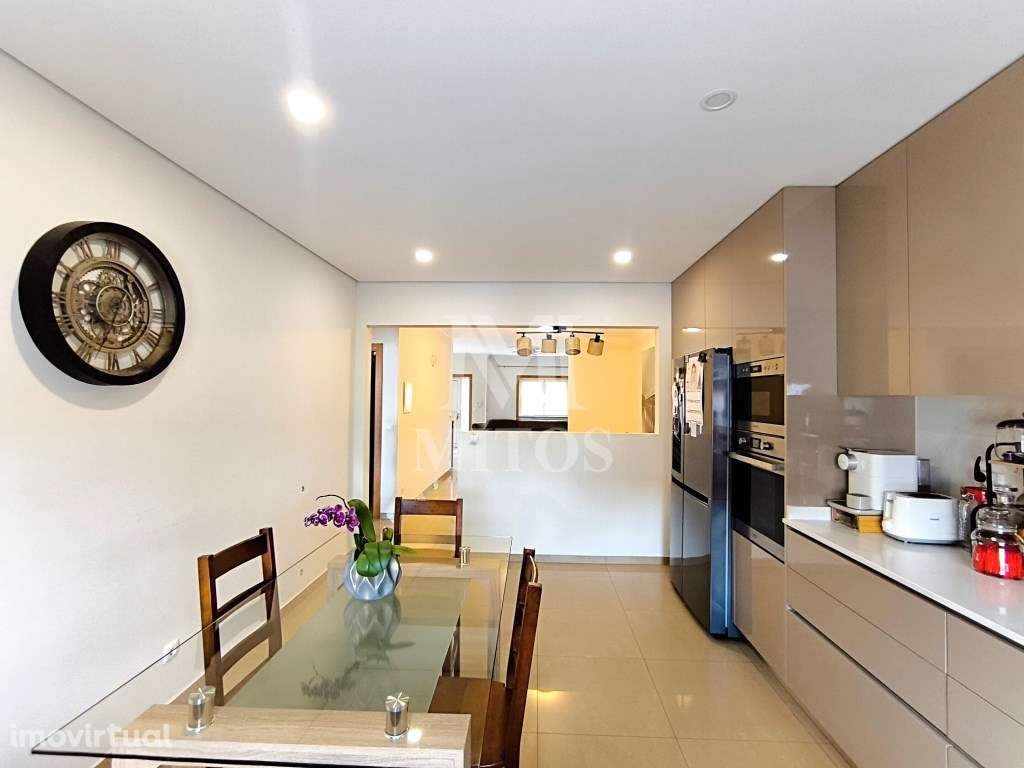 Moradia T3+1 com excelente localização em Barroselas - Grande imagem: 5/37