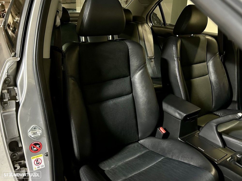 Honda Accord 2.0 Sport - 46