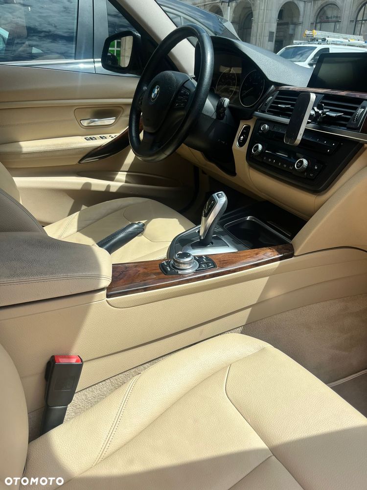 BMW Seria 3 328i xDrive - 11