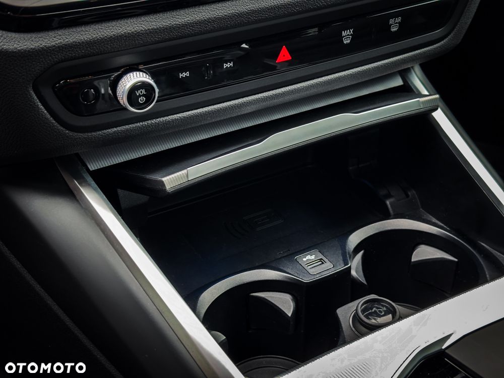 BMW Seria 3 330i xDrive M Sport - 9