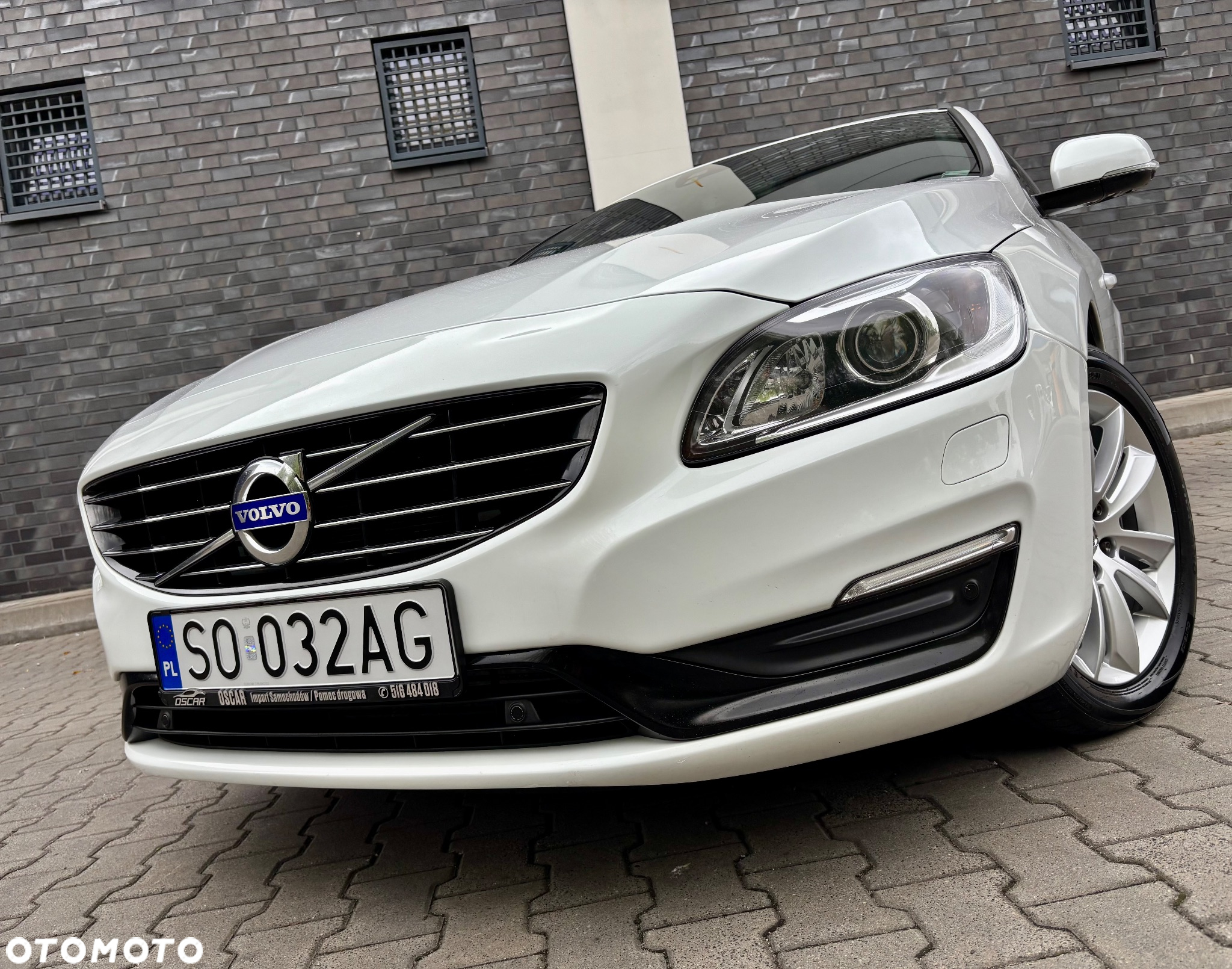 Volvo V60 D4 Drive-E R-Design Kinetic - 32