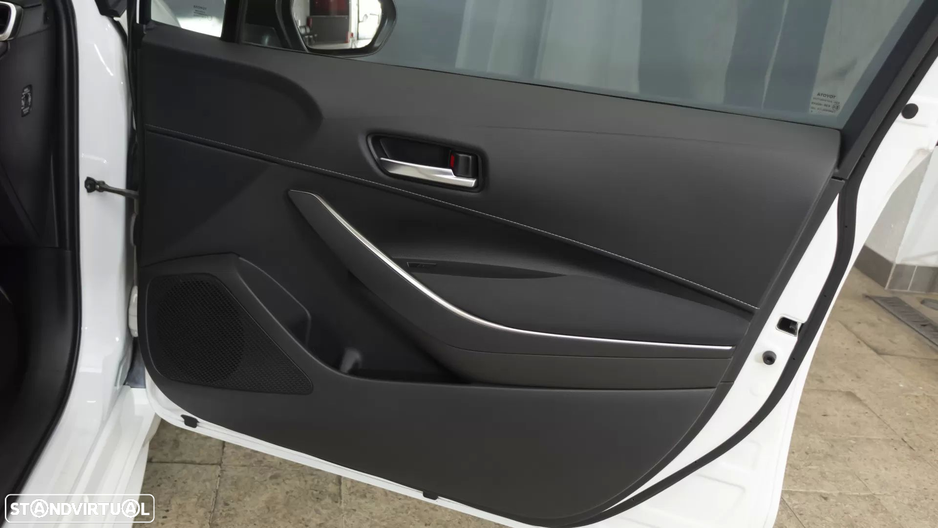 Toyota Corolla 1.8 Hybrid Comfort - 11