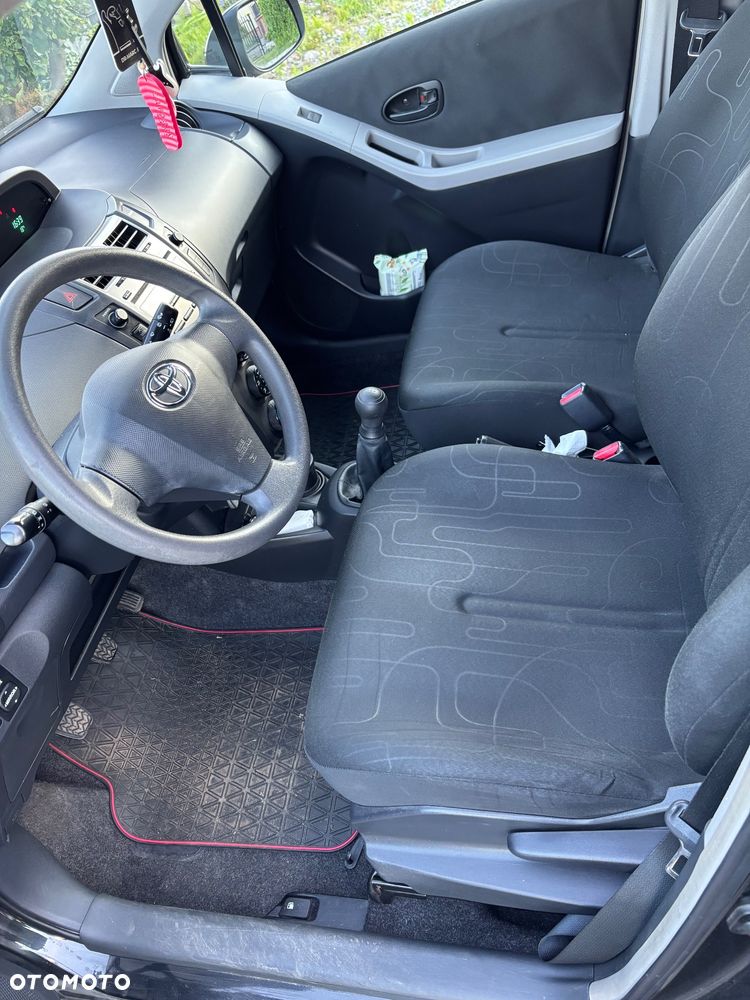 Toyota Yaris - 8