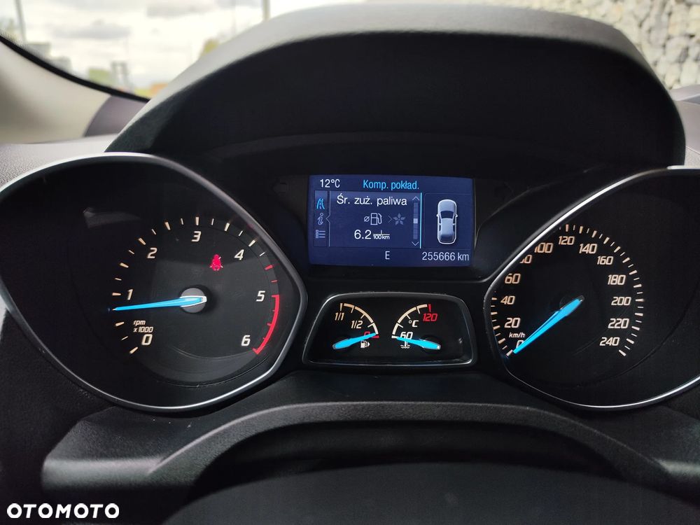 Ford Kuga 2.0 TDCi 2x4 Titanium - 28