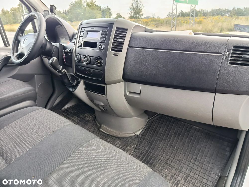 Mercedes-Benz Sprinter - 11