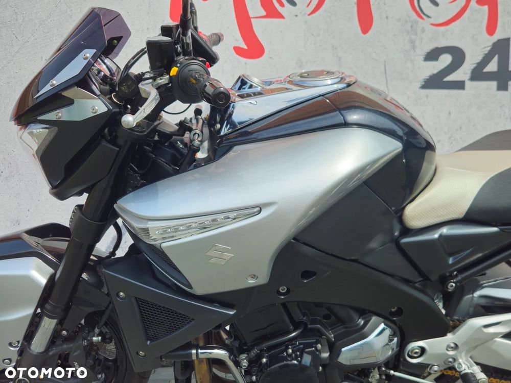 Suzuki GSX - 17