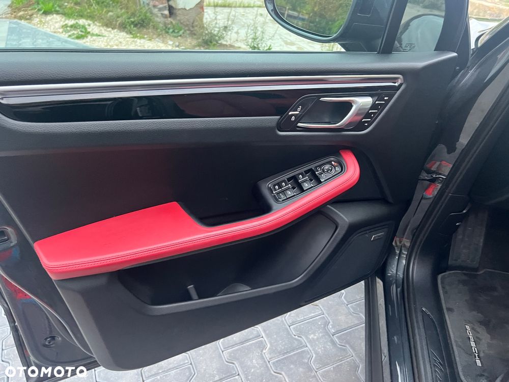 Porsche Macan - 25