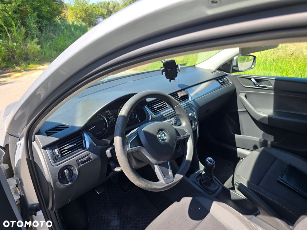 Skoda RAPID 1.2 TSI Edition - 8