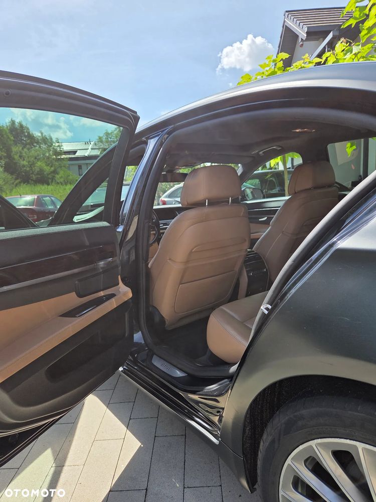 BMW Seria 7 740d xDrive - 15