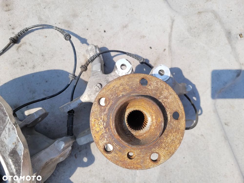 Zwrotnica piasta lewa prawa tył tylna ABS BMW F13 F12 4,0 D 6796146 6796145 - 3