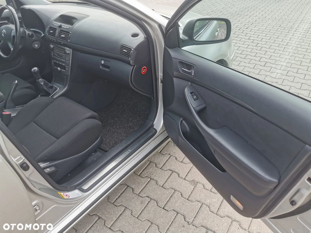 Toyota Avensis - 19