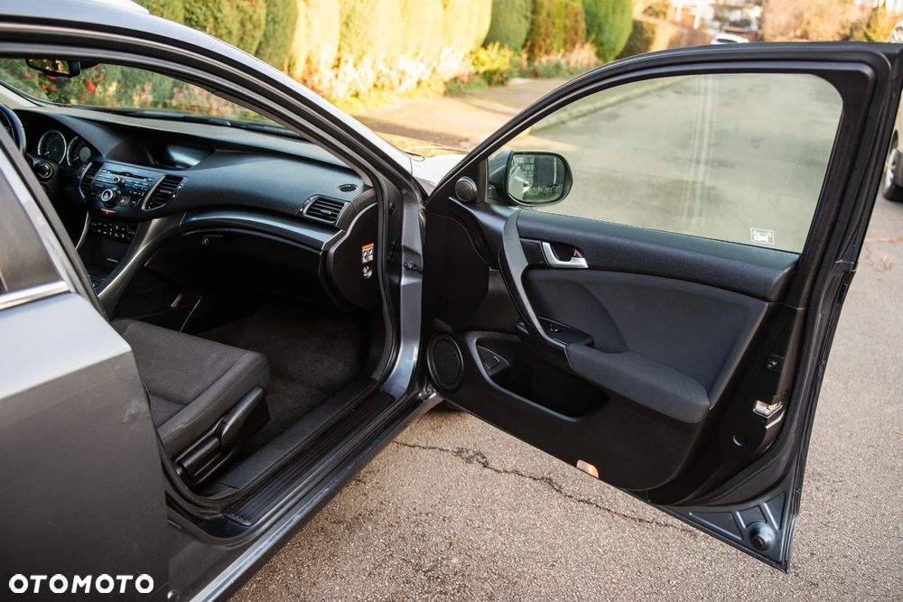 Honda Accord 2.0 Executive - 26