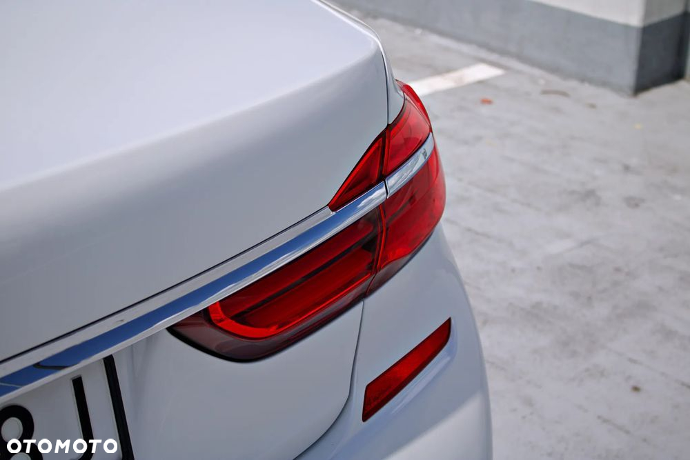 BMW Seria 7 740d xDrive - 14