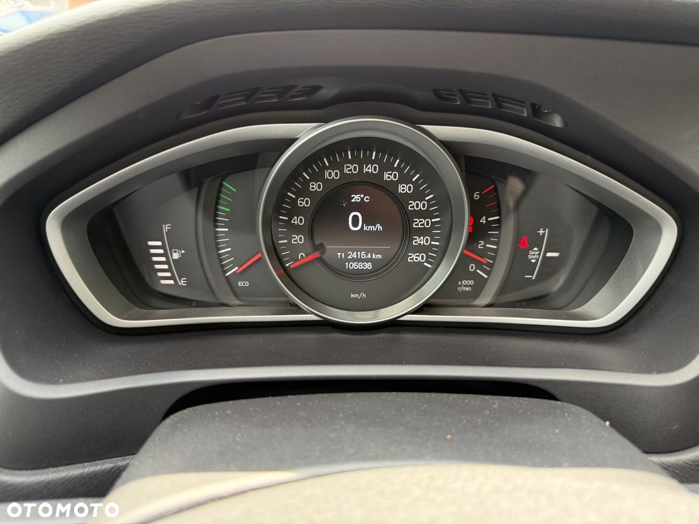 Volvo V40 - 25