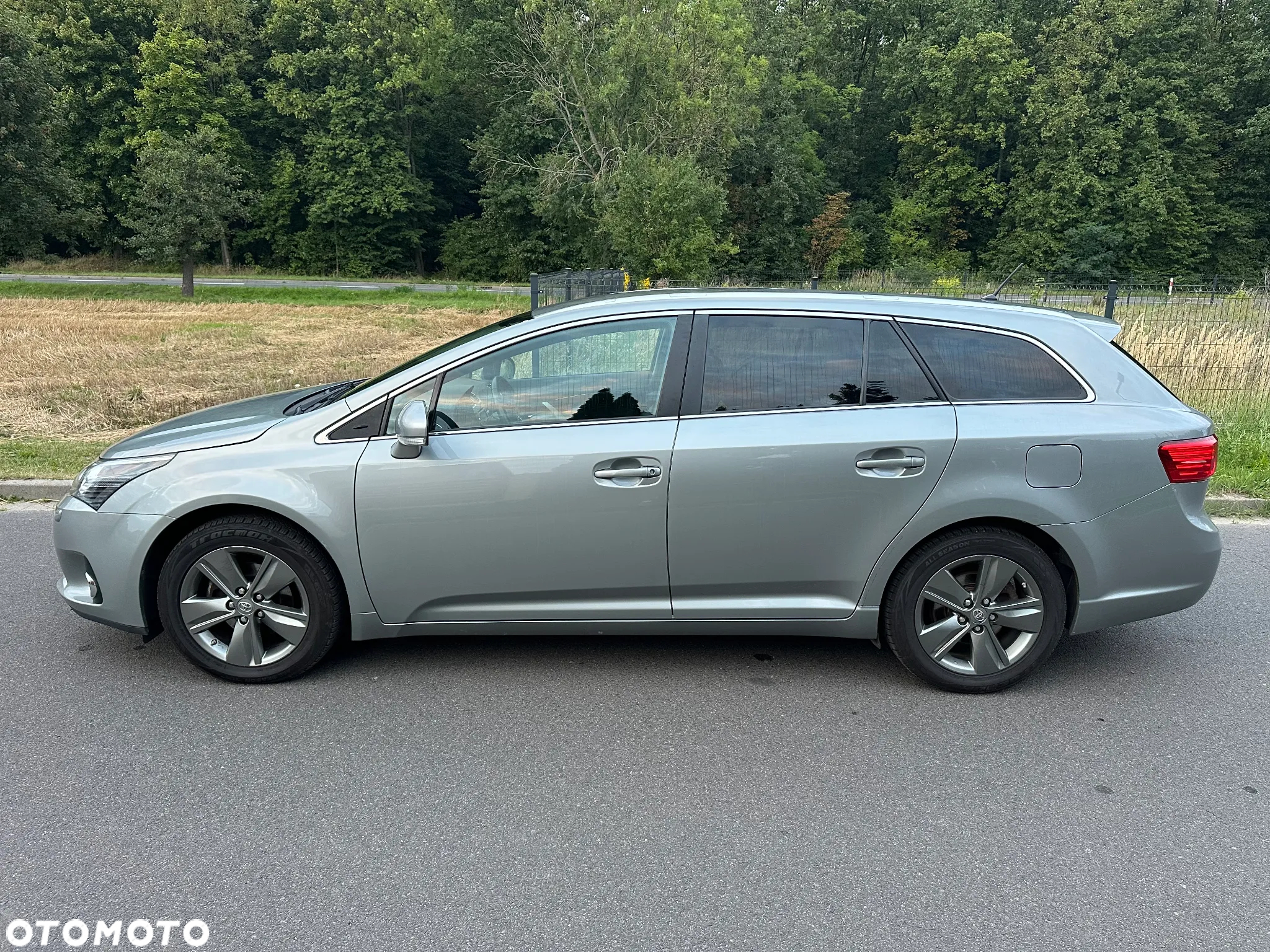 Toyota Avensis Combi 1.8 Executive - 24