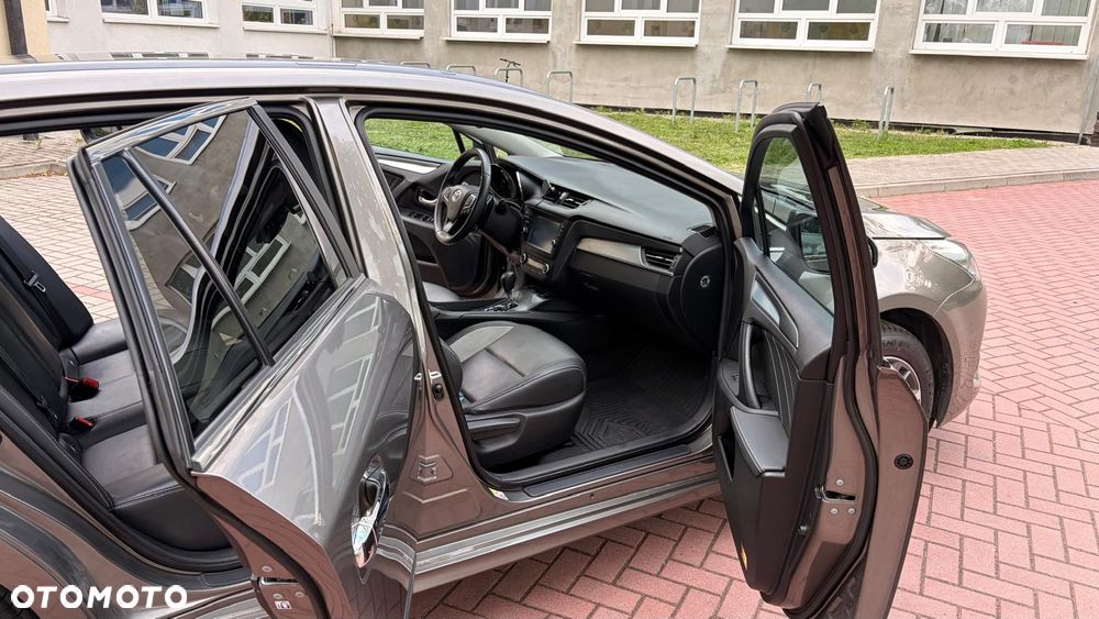 Toyota Avensis 1.8 Selection MS - 21