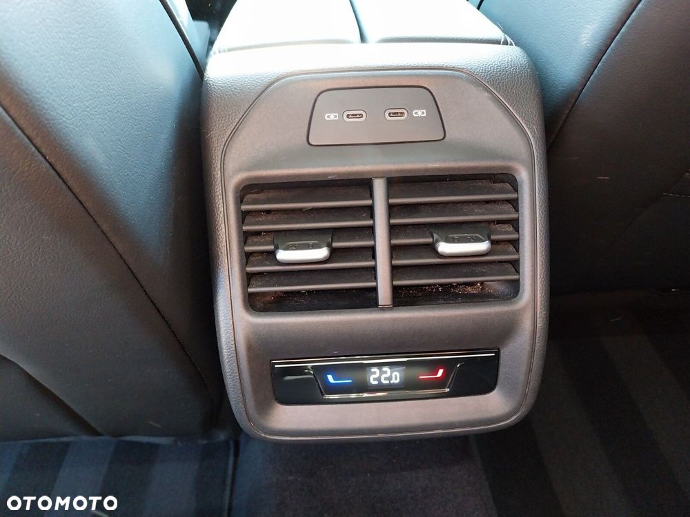 Volkswagen Passat - 12