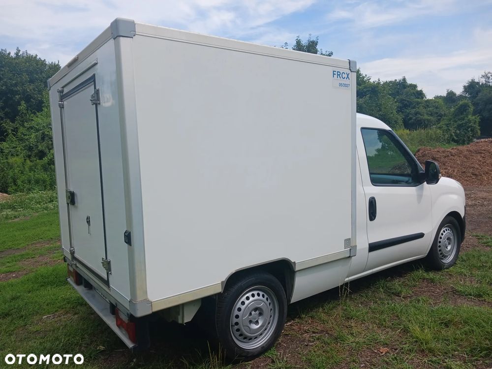 Fiat Doblo 1.3 JTD 2015r Izoterma chlodnia Mroźnia Agregat 230V lodziarka mrożonka - 12