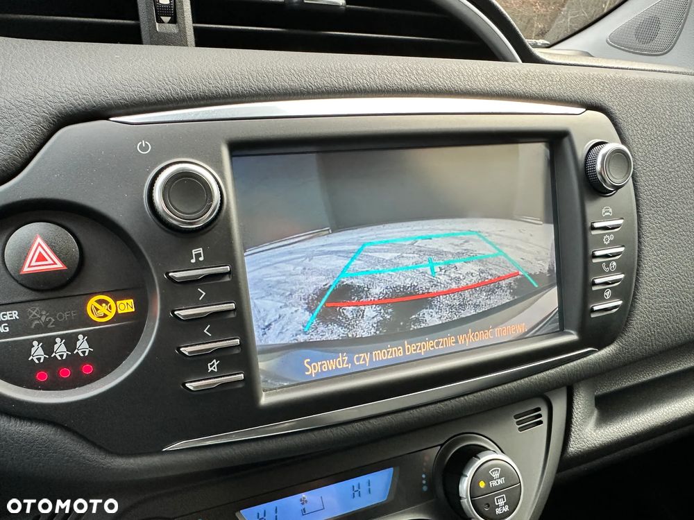 Toyota Yaris Hybrid 100 Business Edition - 28