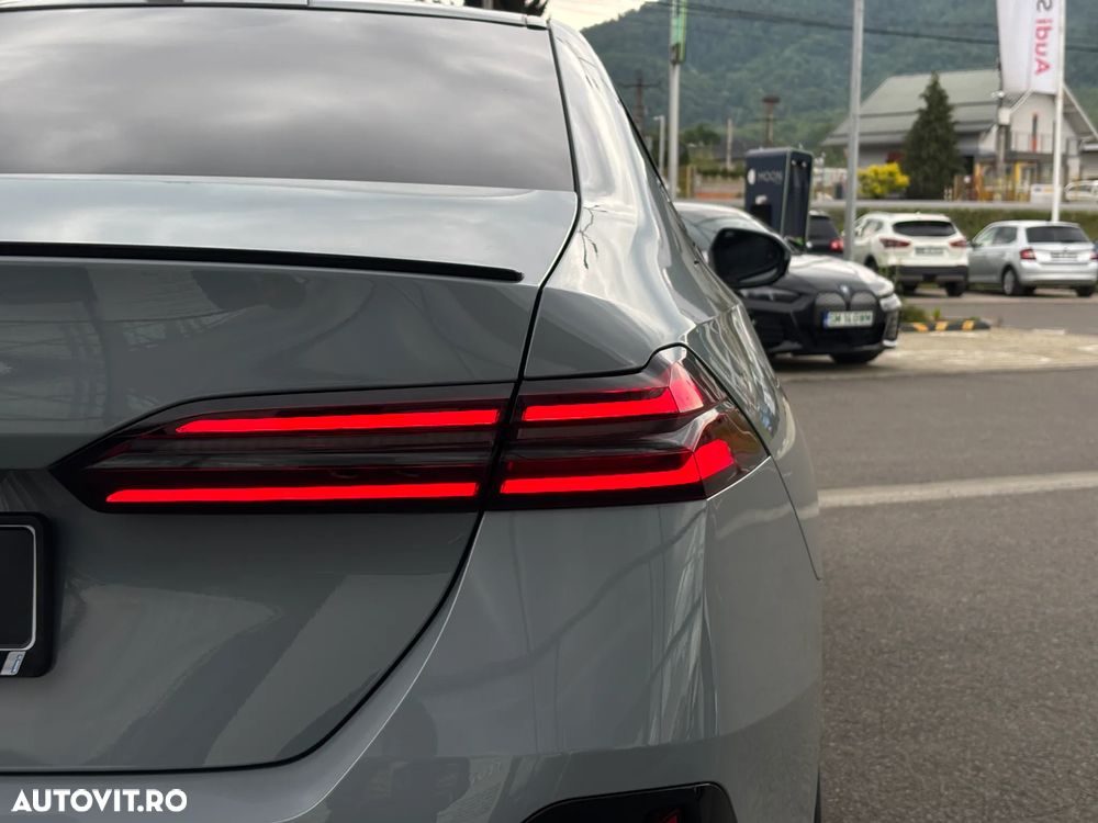 BMW Seria 5 520d xDrive AT MHEV - 25