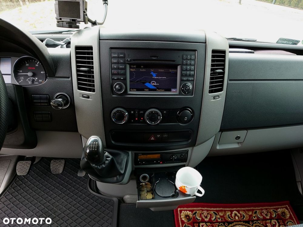 Mercedes-Benz Sprinter 319 - 19