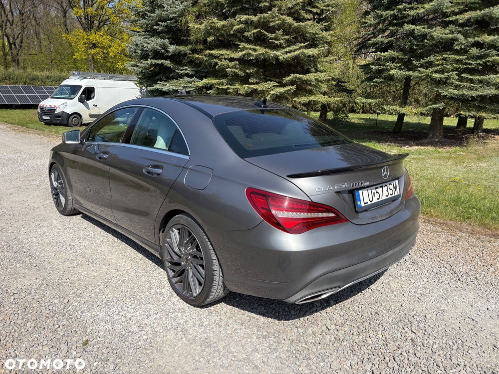 Mercedes-Benz CLA 250 4Matic 7G-DCT - 5