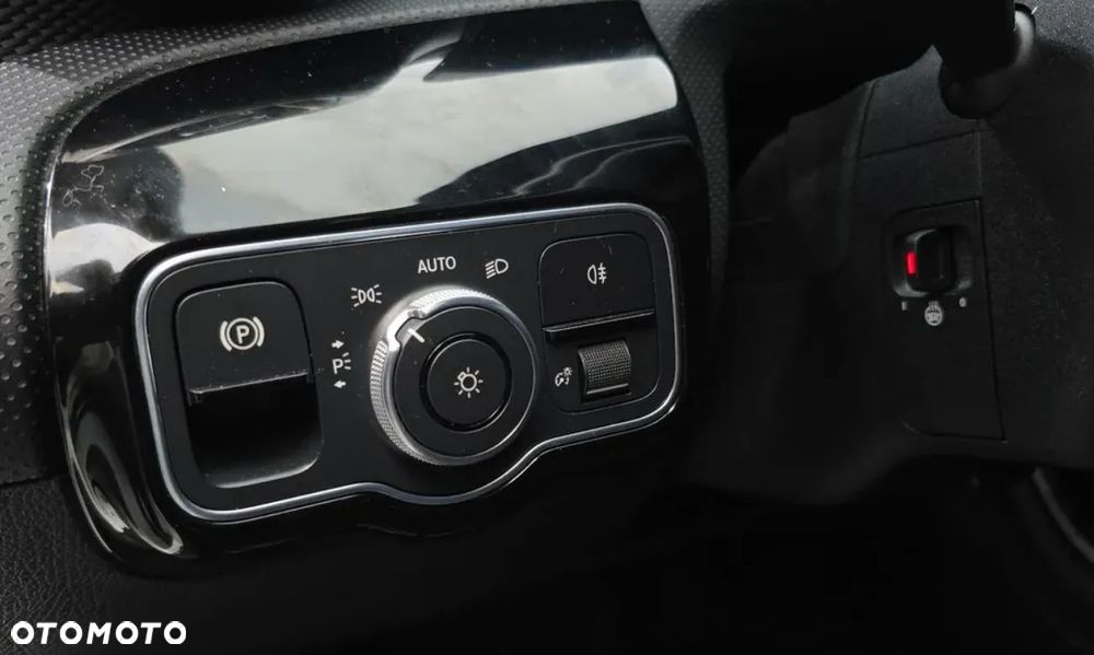 Mercedes-Benz Klasa A 220 4Matic 7G-DCT AMG Line - 16